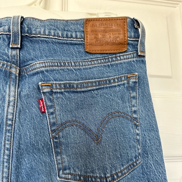 Levi’s Wedgie Straight Jeans - Picture 3 of 5